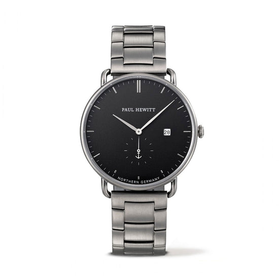 Ένα εξαίρετο unisex ρολόι PAUL HEWITT, αποτελούμενο από μαύρο καντράν. Διαθέτει εντυπωσιακό ασημί μπρασελέ.