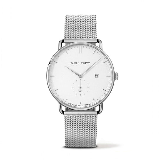 Ένα εξαίρετο unisex ρολόι PAUL HEWITT, αποτελούμενο από λευκό καντράν, ημερομηνία εσωτερικά και εντυπωσιακό πλεκτό ασημί μπρασελέ.